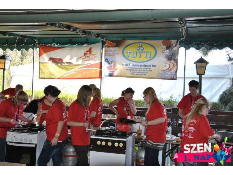 24 &oacute;r&aacute;s palacsintas&uuml;t&eacute;s 2014 