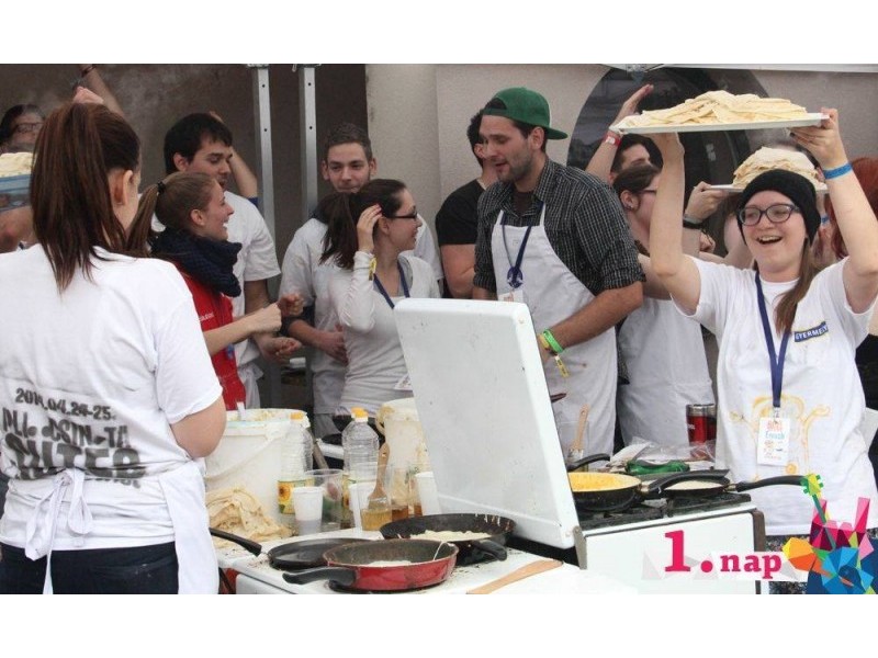 24 &oacute;r&aacute;s palacsintas&uuml;t&eacute;s 2014 